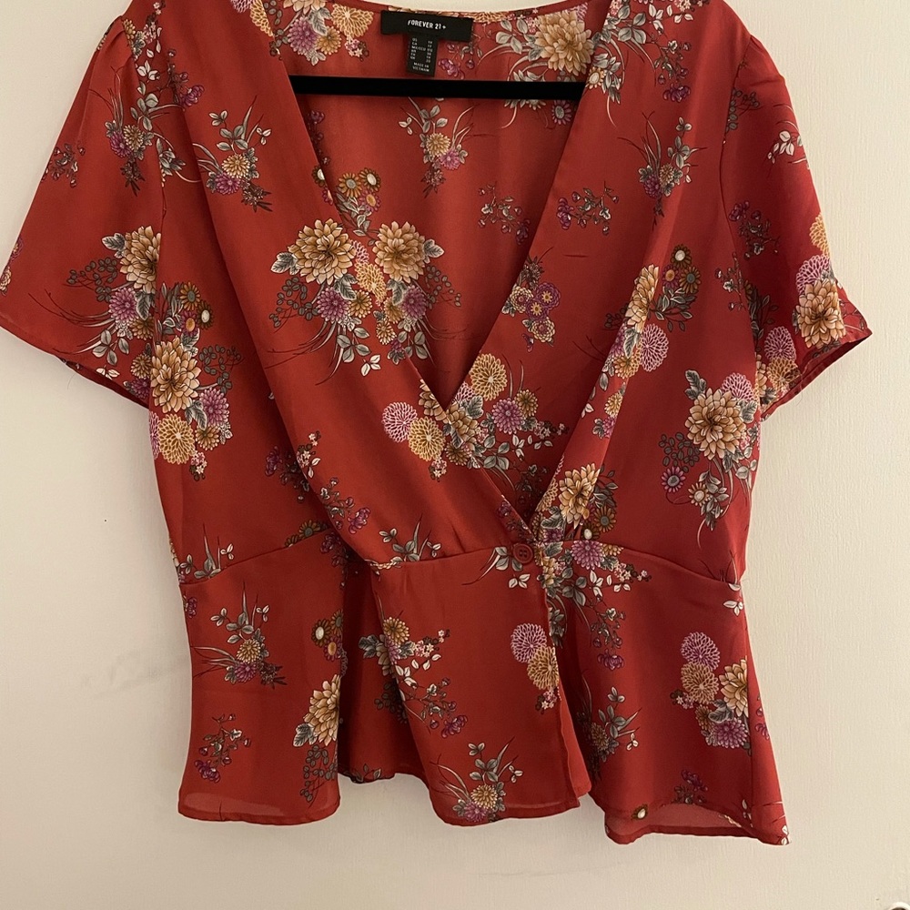 Cropped short sleeve top